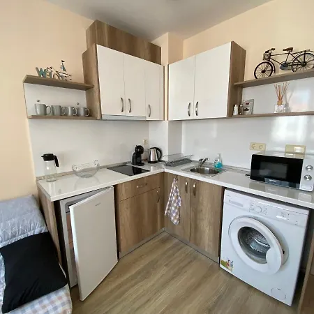 Apolon - Beautiful 400 M To The Beach Apartment Ravda